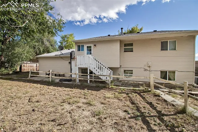 a view of a back yard of the house