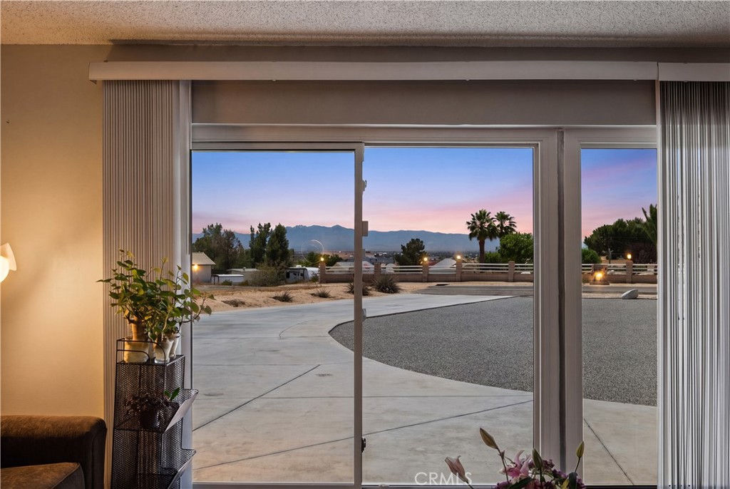 15103 Kinai Road Apple Valley, CA 92307 - Photo 3 of 38