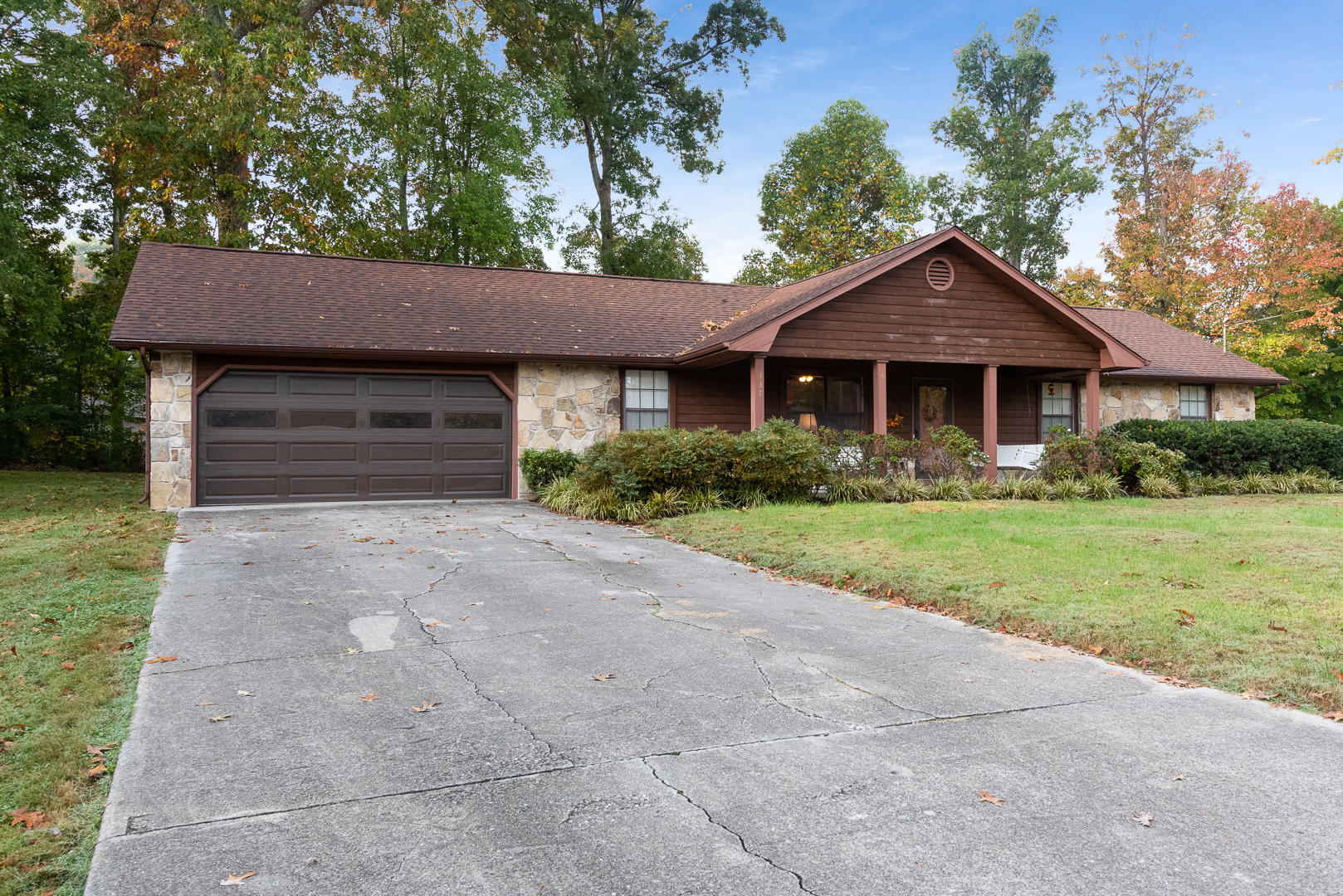 337 Wardley Road Knoxville, TN 37934 - Photo 31 of 32 Stone & Cedar Exterior