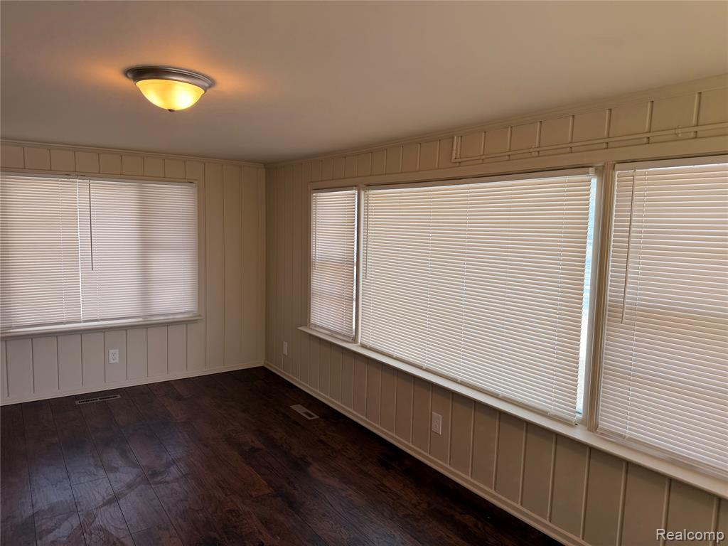 1010 North Adams Road Rochester, MI 48306 - Photo 5 of 29