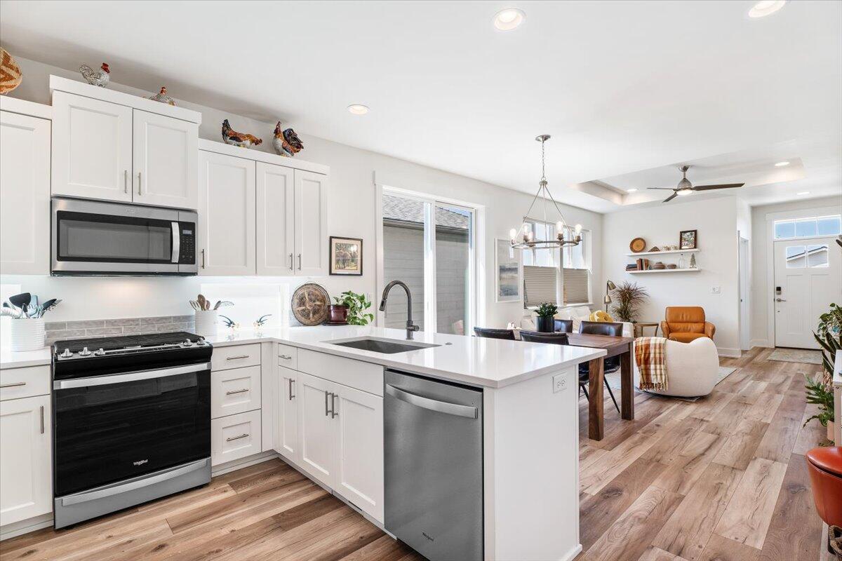 3871 Northeast Oakside Loop Bend, OR 97701 - Photo 18 of 50 18