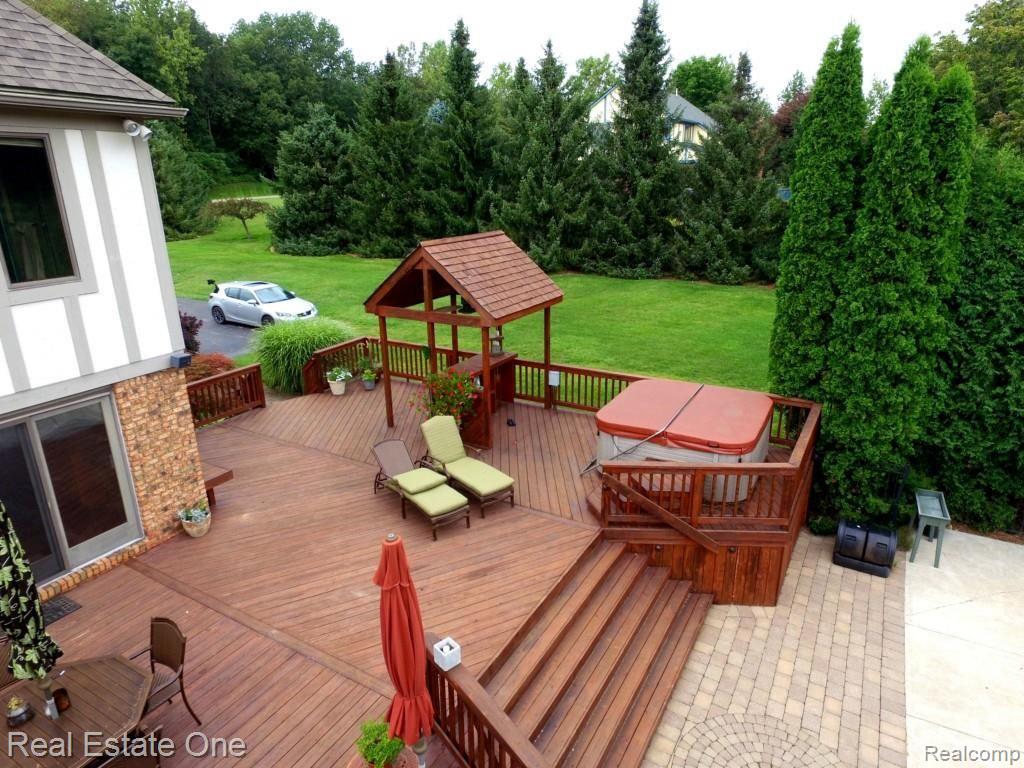 8032 Woodview Road Clarkston, MI 48348 - Photo 11 of 54 BACK DECK