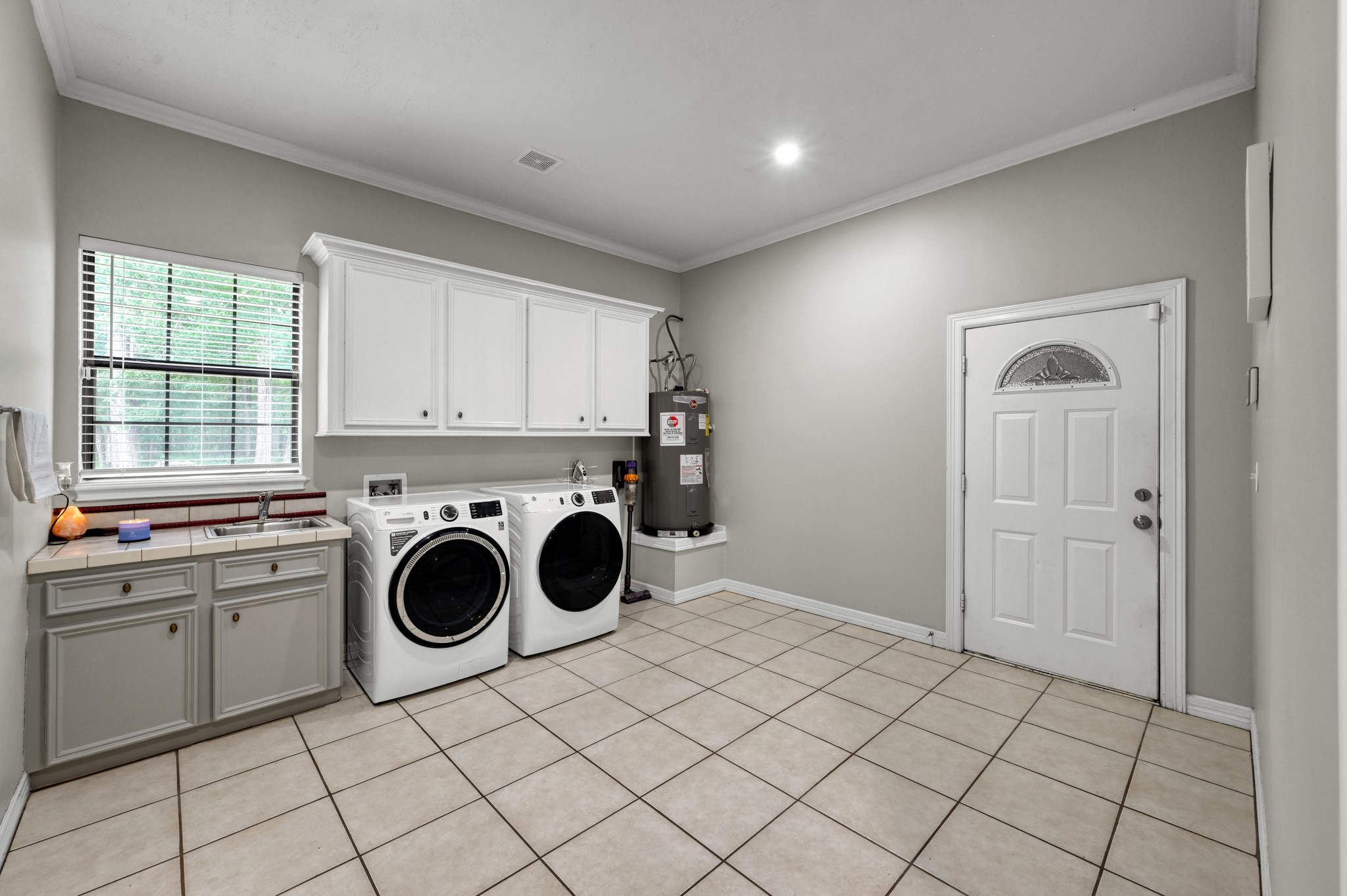 910 Commons Way Court Huffman, TX 77336 - Photo 32 of 49 Laundry Room