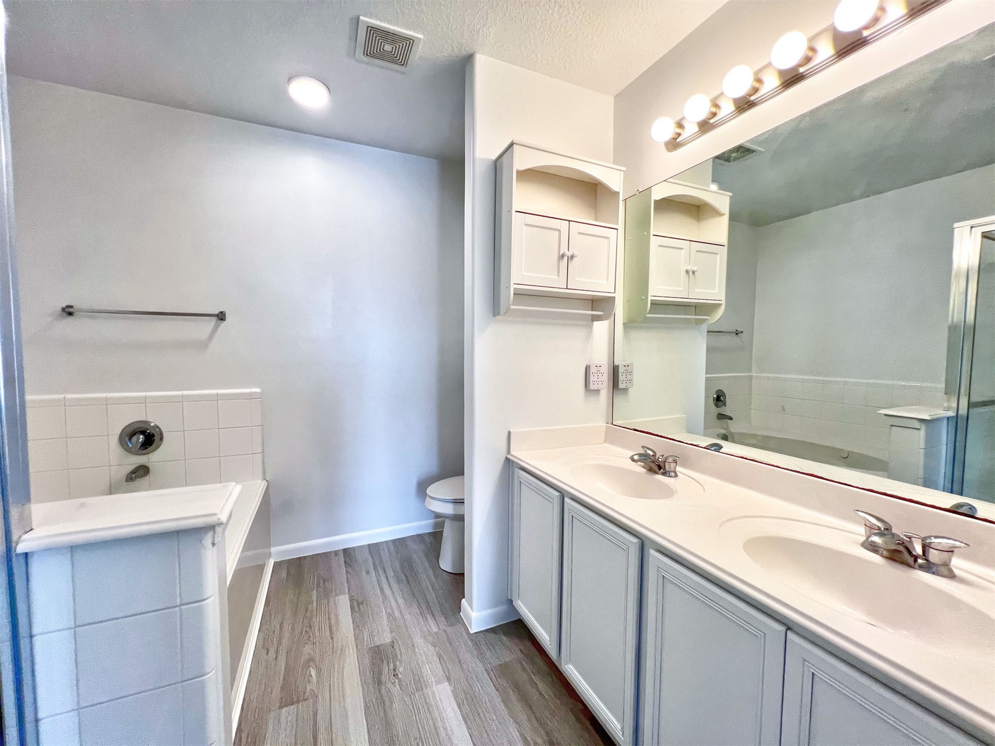 17250 April Valley Court Houston, TX 77084 - Photo 17 of 33 Primary Ensuite with Jacuzzi Tub & Separate Shower