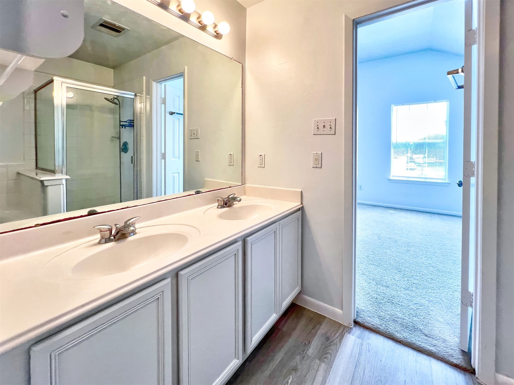 17250 April Valley Court Houston, TX 77084 - Photo 18 of 33 Primary Ensuite with Jacuzzi Tub & Separate Shower