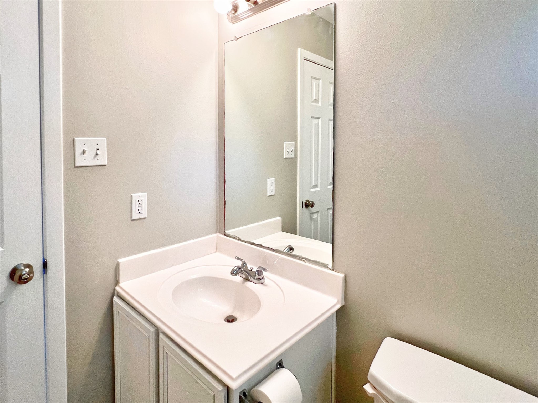 17250 April Valley Court Houston, TX 77084 - Photo 31 of 33 Spacious Upstairs Bathroom