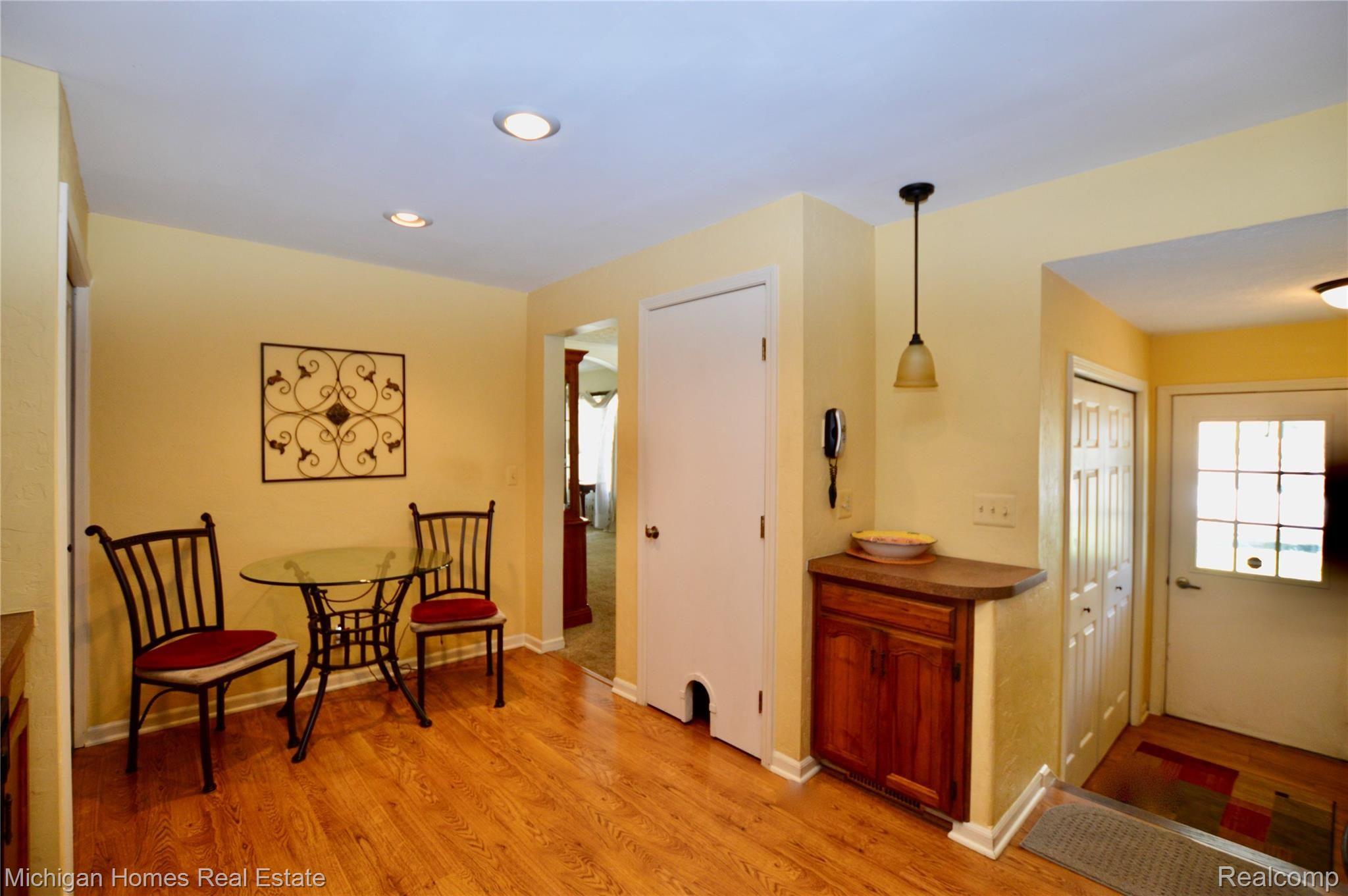 8058 Barden Road Davison, MI 48423 - Photo 9 of 46 Kitchen leads to Dining Room