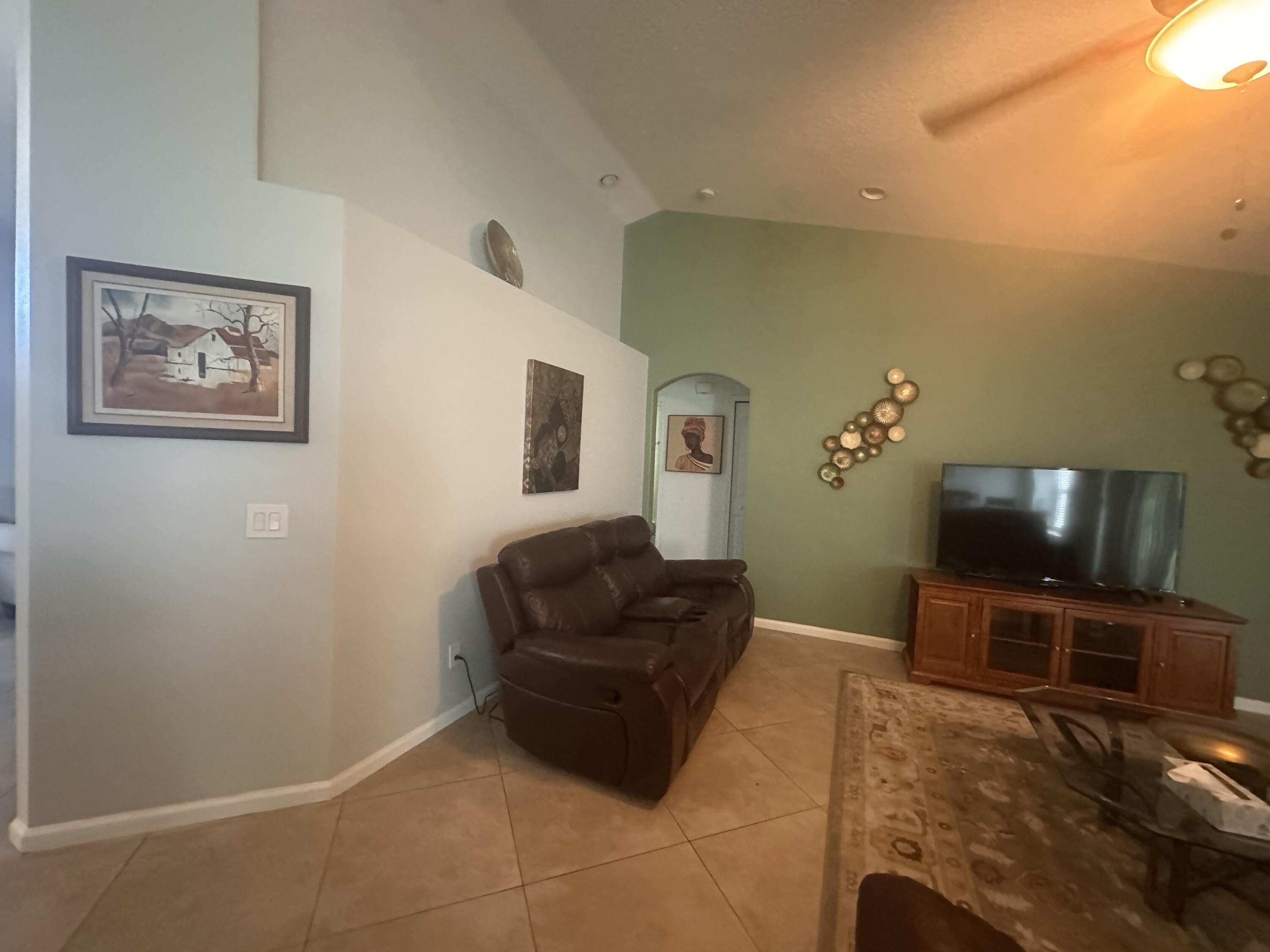 585 Southwest Undallo Road Port St. Lucie, FL 34953 - Photo 12 of 18 Great room