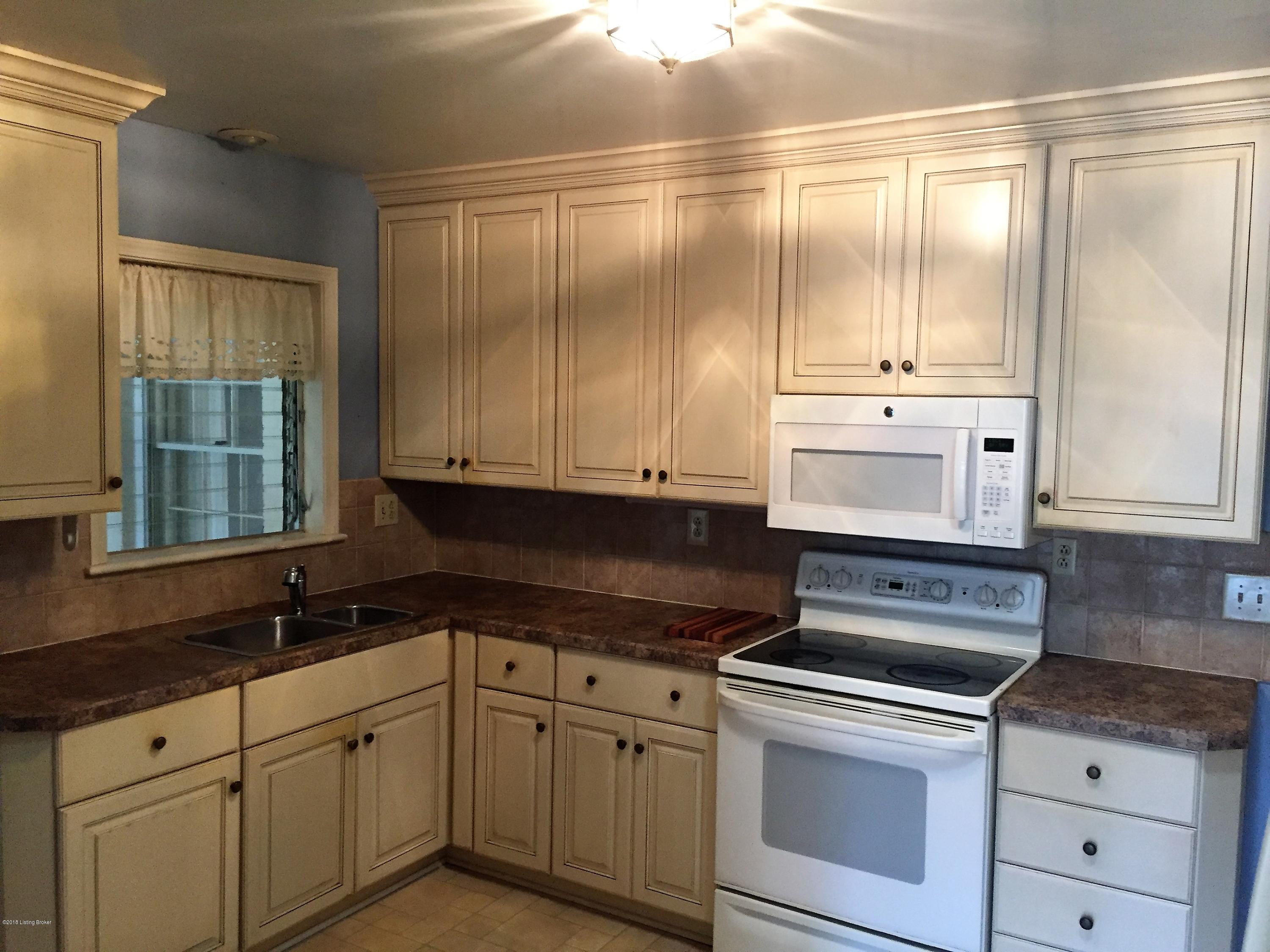 3506 Lexington Road Louisville, KY 40207 - Photo 9 of 27 Kitchen.