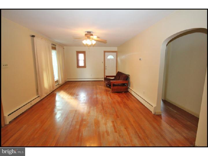 1948 Valley Road Pomeroy, PA 19365 - Photo 3 of 18 Living Room
