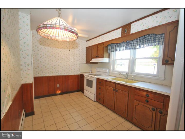 1948 Valley Road Pomeroy, PA 19365 - Photo 6 of 18 Kitchen