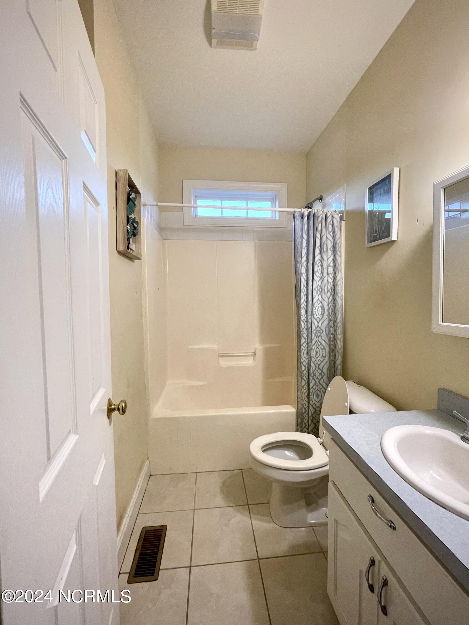 161 Randolphville Road Northeast Bolivia, NC 28422 - Photo 31 of 43 Downstairs bath