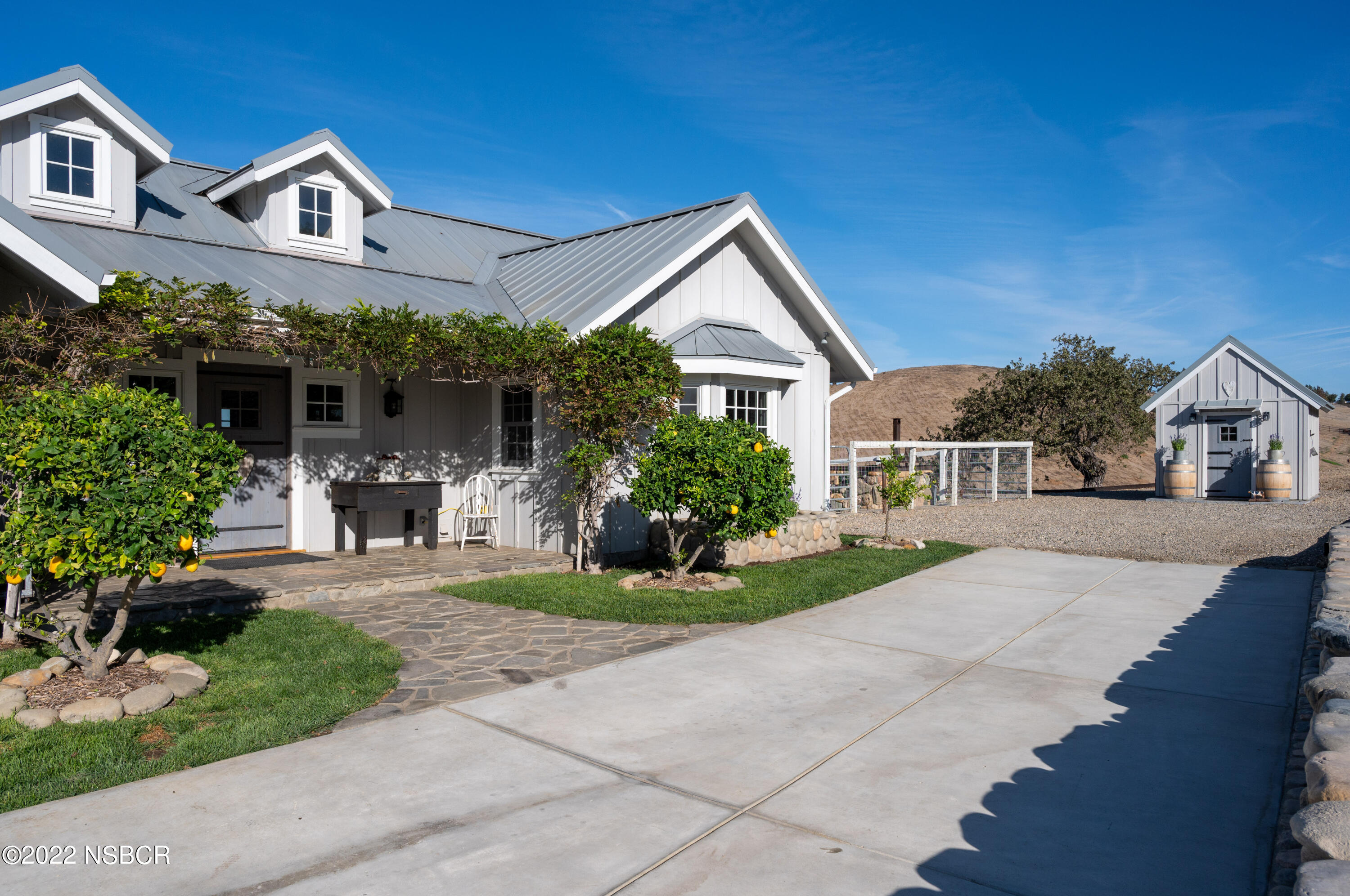 2023 Random Oaks Road Solvang, CA 93463 - Photo 19 of 32 2023-random-oaks-drive-solvang-ca-19