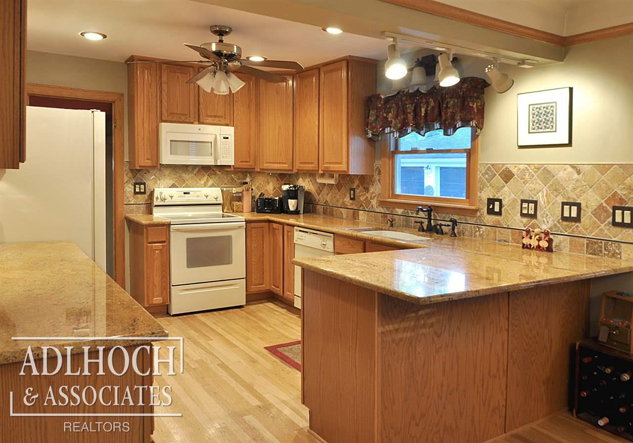 1015 Nottingham Road Grosse Pointe Park, MI 48230 - Photo 4 of 17
