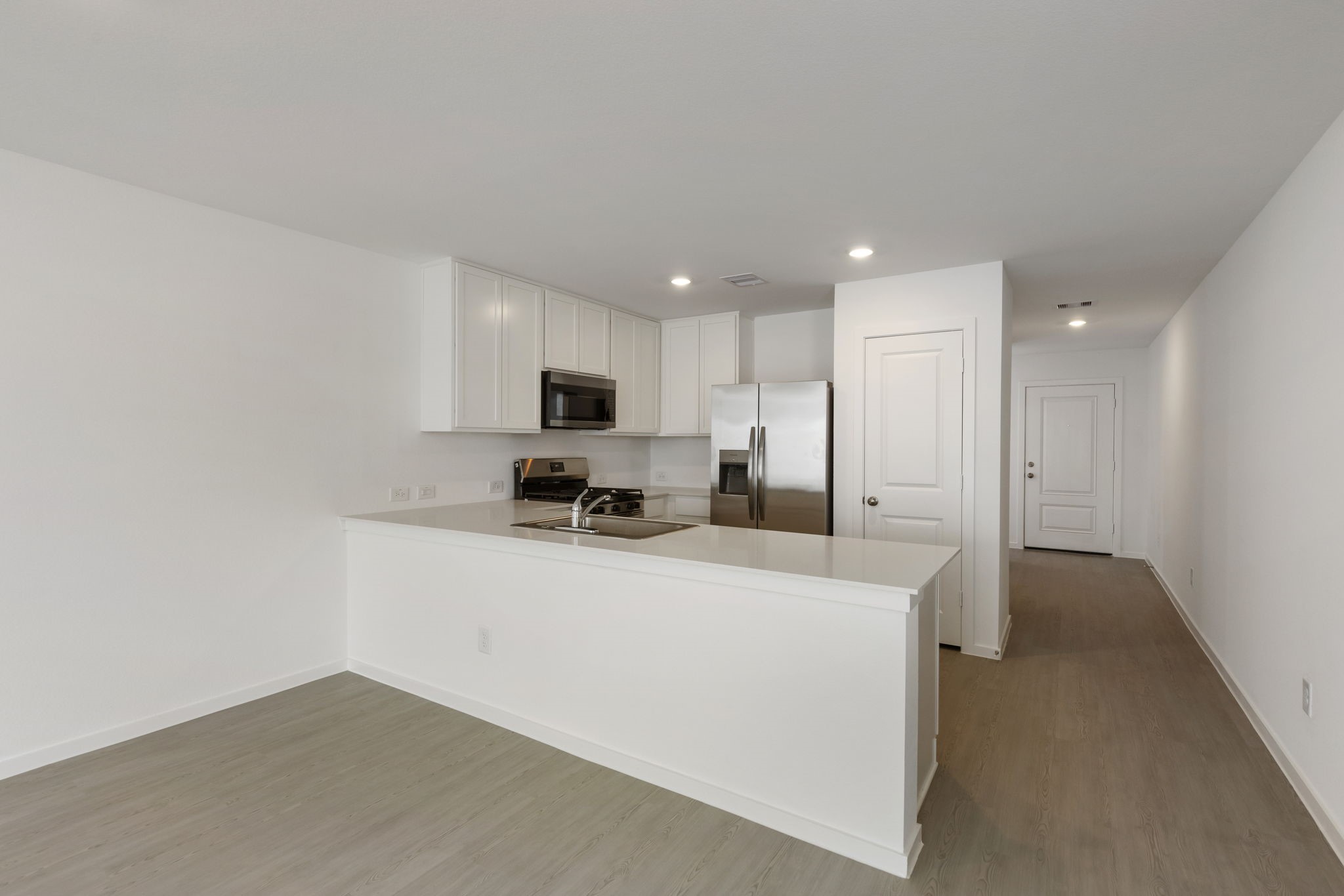 490 Southern Magnolia Way Magnolia, TX 77354 - Photo 6 of 25 a view of a kitchen