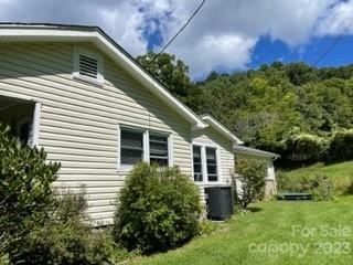 164 Rabbit Run Marshall, NC 28753 - Photo 13 of 27 a front view of a house with a yard