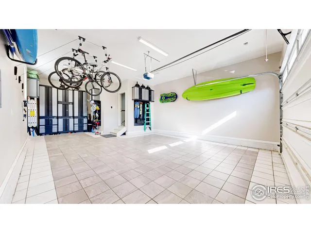 a black and white photo of a room