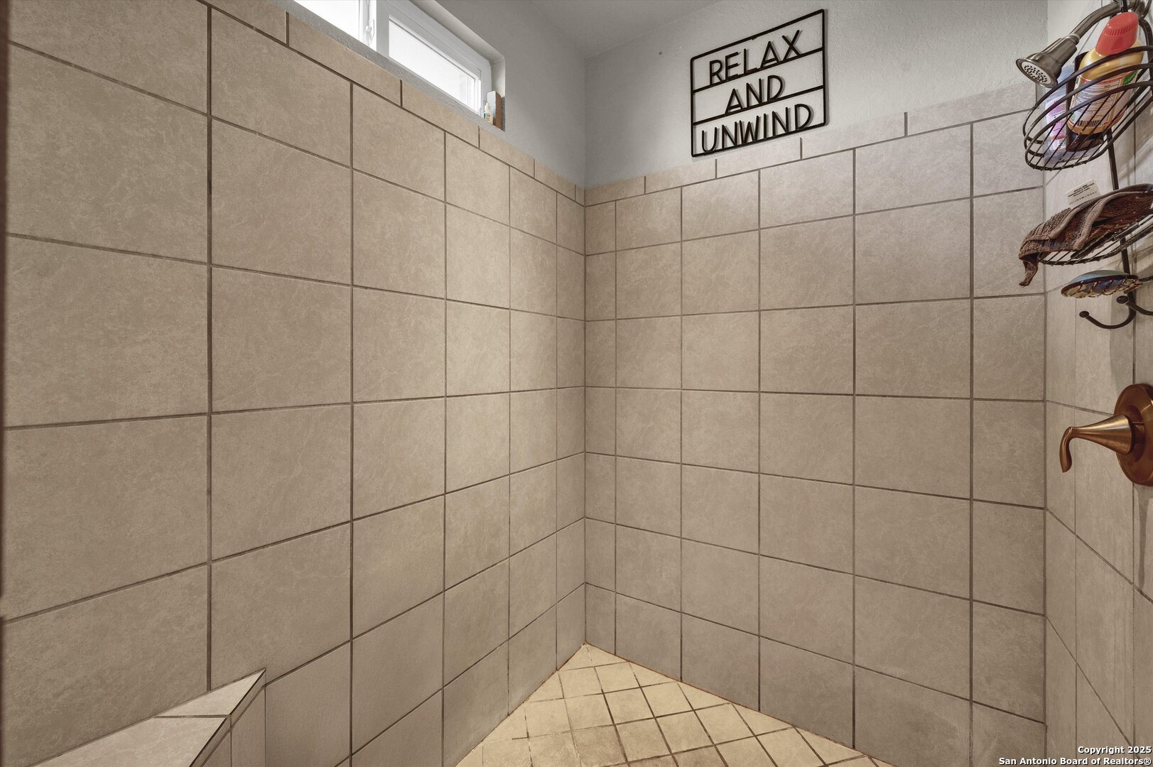 7235 Lunar Eclipse Converse, TX 78109 - Photo 18 of 29 a bathroom with a shower