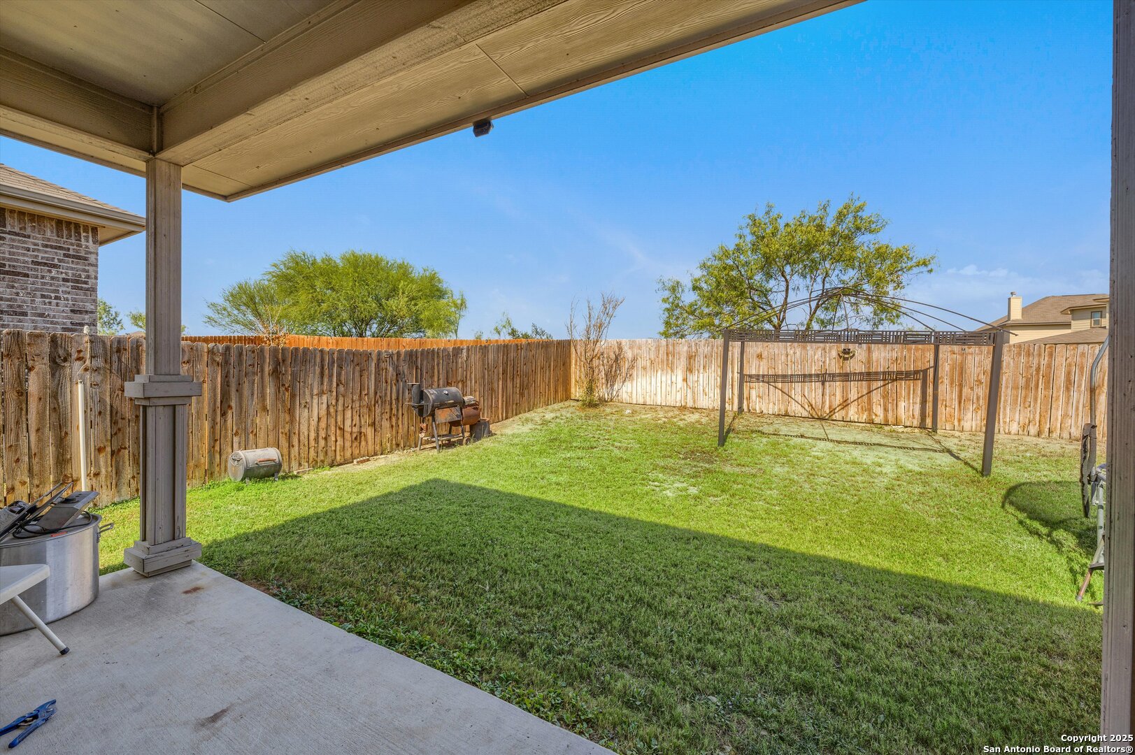 7235 Lunar Eclipse Converse, TX 78109 - Photo 26 of 29 a view of backyard with green space