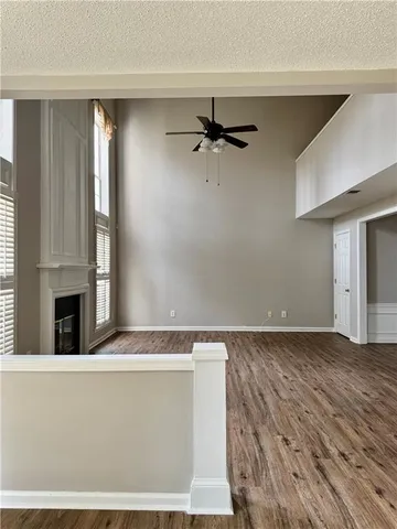 a view of entryway with kitchen