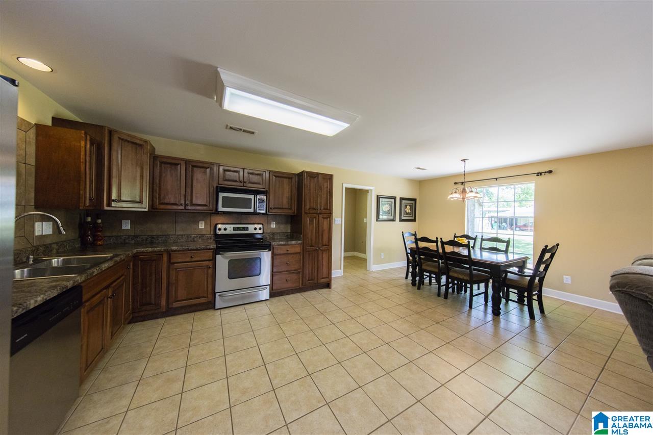 241 Davis Avenue Sylacauga, AL 35150 - Photo 9 of 22