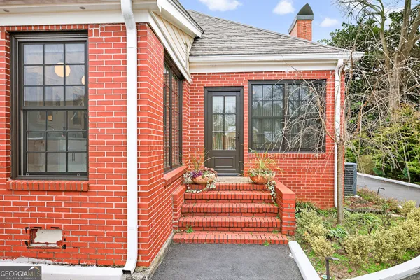 $879,900 | 168 Park Avenue, Winder, GA 30680