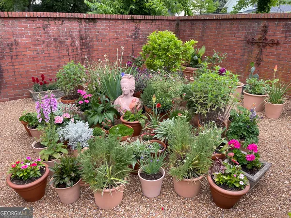 $879,900 | 168 Park Avenue, Winder, GA 30680