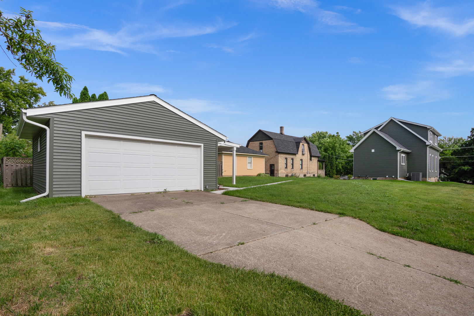 790 Wing Street Elgin, IL 60123 - Photo 9 of 29