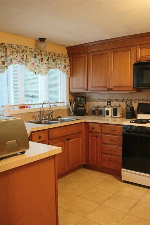 435 Cowesett Road Warwick, RI 02886 - Photo 4 of 37