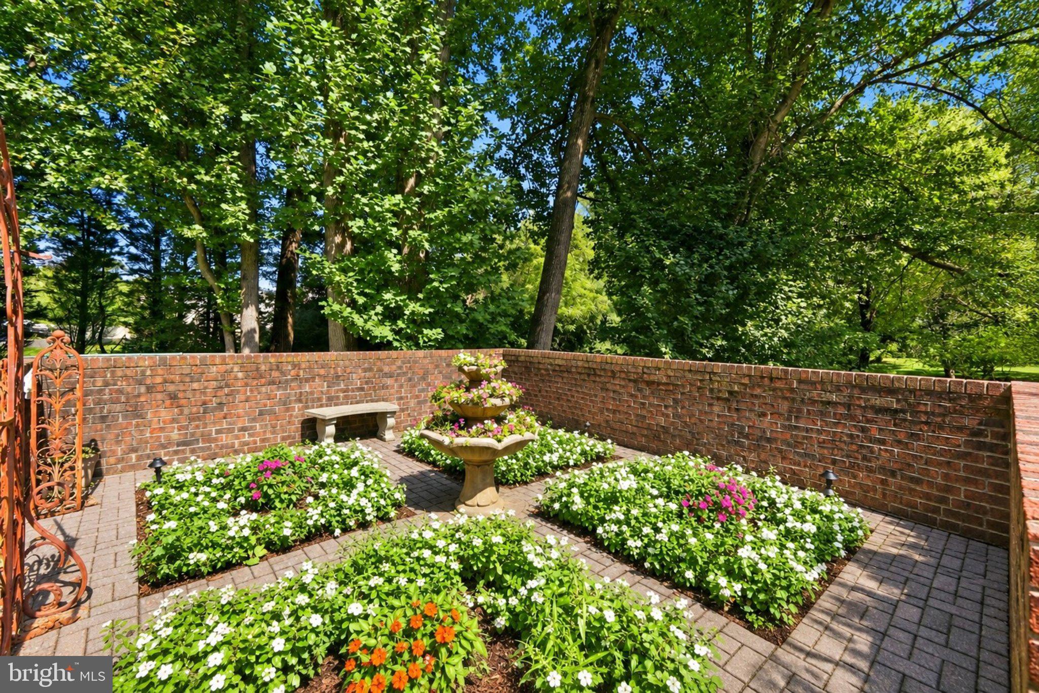 10804 Lockland Road Potomac, MD 20854 - Photo 8 of 47 Gated Garden
