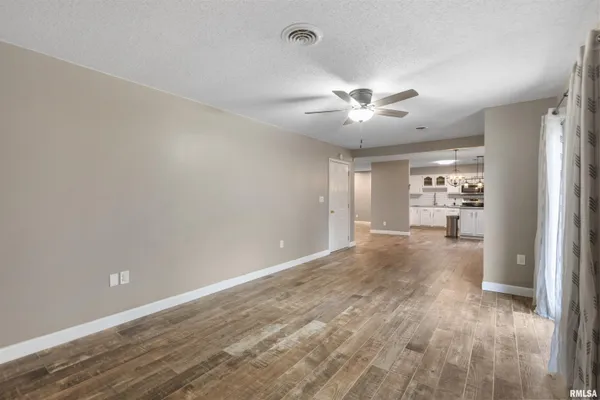 $259,000 | 3029 Teakwood Lane, Herrin, IL 62948