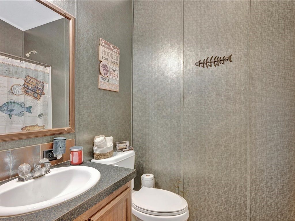 412 Ridge Trail Trinity, TX 75862 - Photo 17 of 39 a bathroom with a sink a toilet and shower
