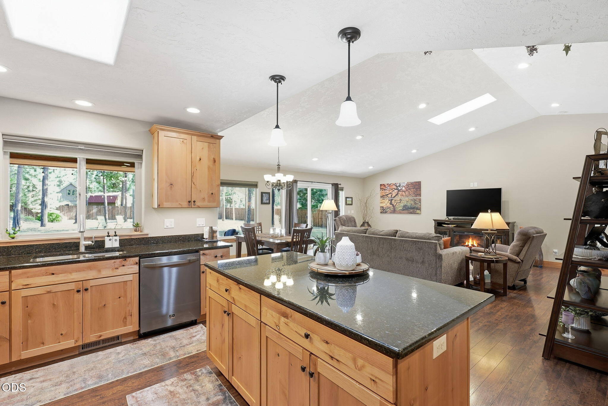 17024 Kingsburg Road Bend, OR 97707 - Photo 6 of 41 Gallery Image 6
