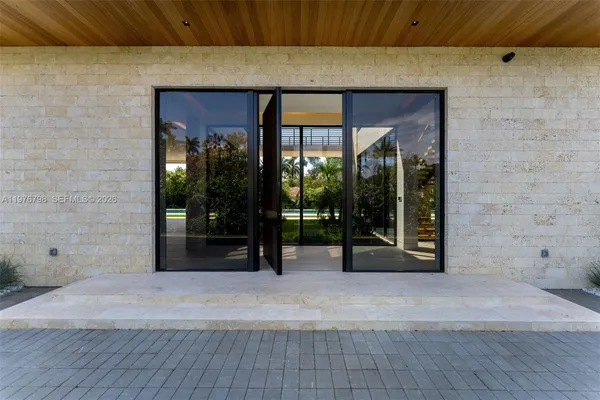 a view of entrance door of the house