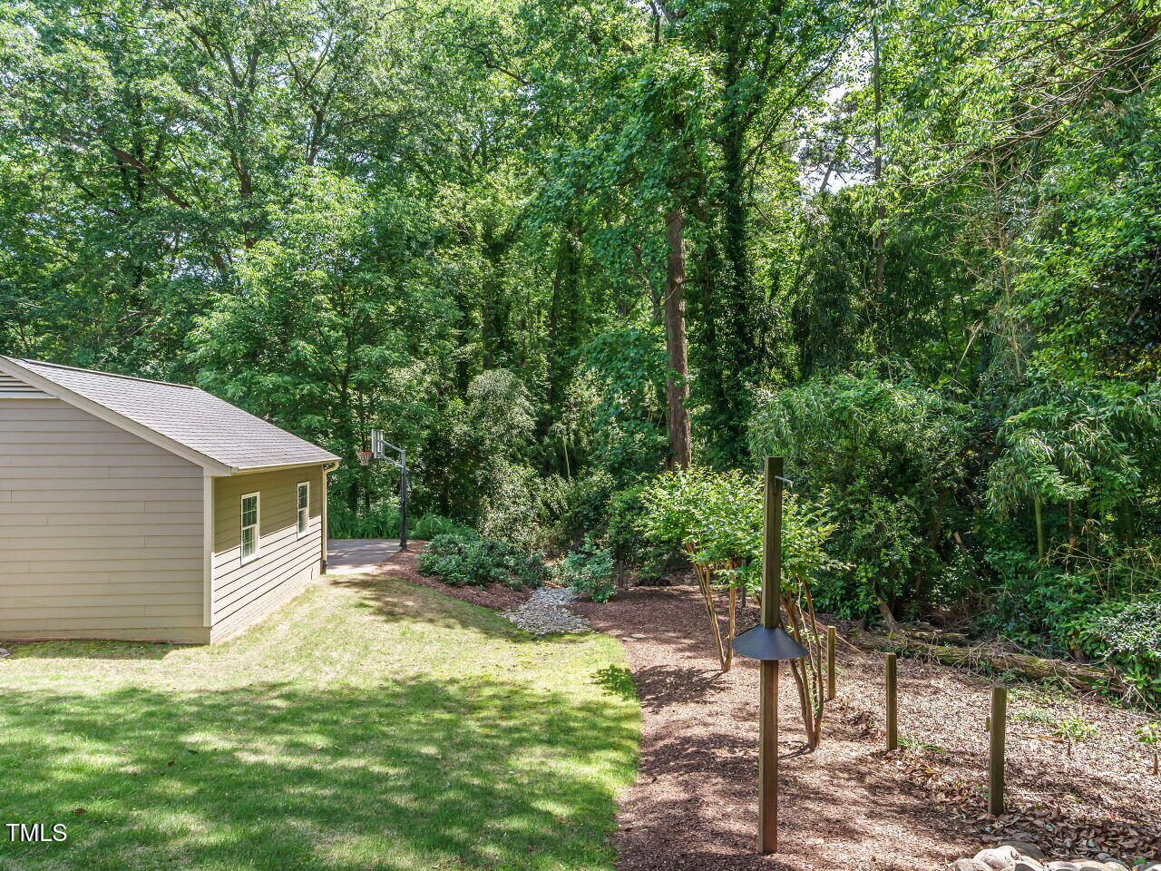 2001 Manuel Street Raleigh, NC 27612 - Photo 33 of 38 041-1280x960-back-yard
