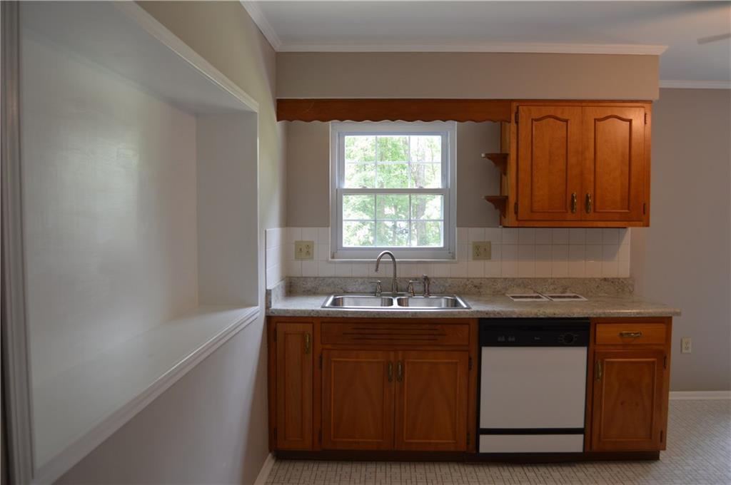 2879 Locust Drive Springfield, OH 45504 - Photo 13 of 27