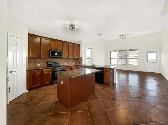 $305,000 | 7 Huntington Bend Drive, Manvel, TX 77578