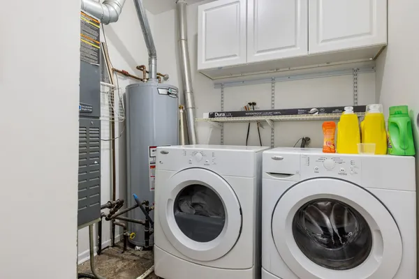 a view of entryway with washer and dryer