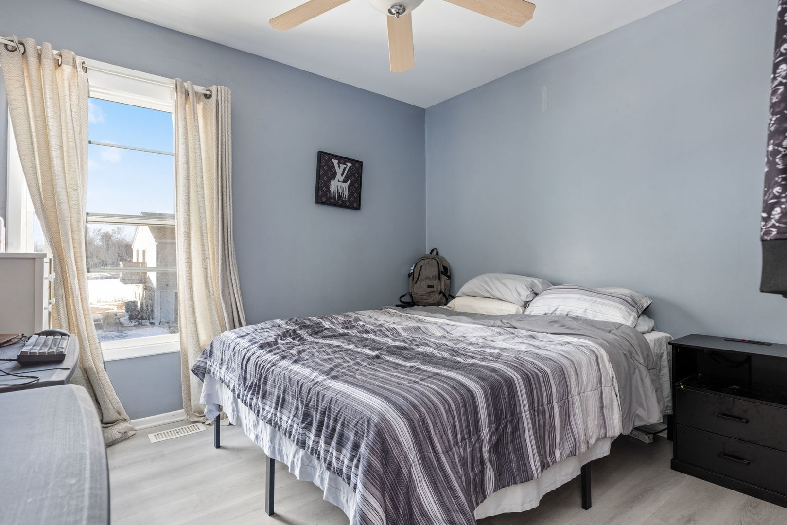 1055 Hampton Harbor, Unit 1055 Schaumburg, IL 60193 - Photo 10 of 14 a bedroom with a bed and a large window