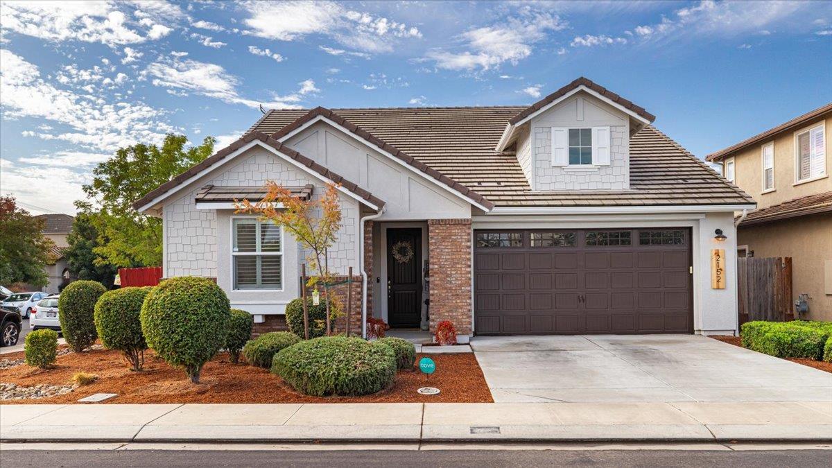 a view of a house with a yard and garage