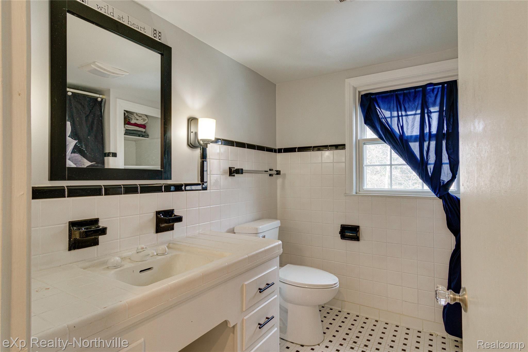 2536 McCain Road Jackson, MI 49203 - Photo 33 of 44 Interiors (26 of 41).jpg