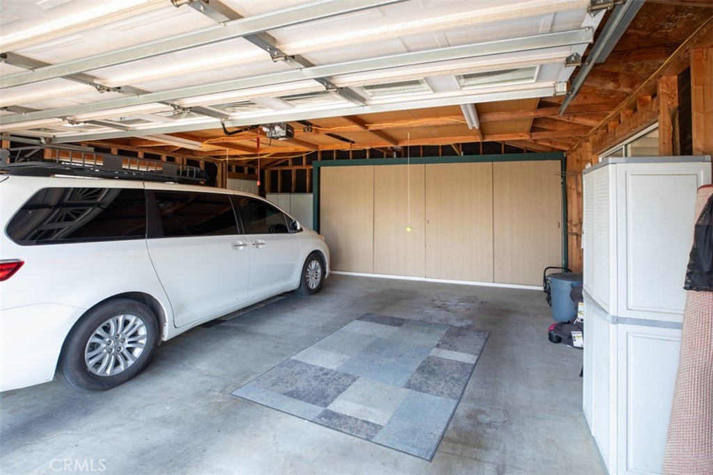 1566 Heather Lane Riverside, CA 92504 - Photo 38 of 61 Garage Built in's