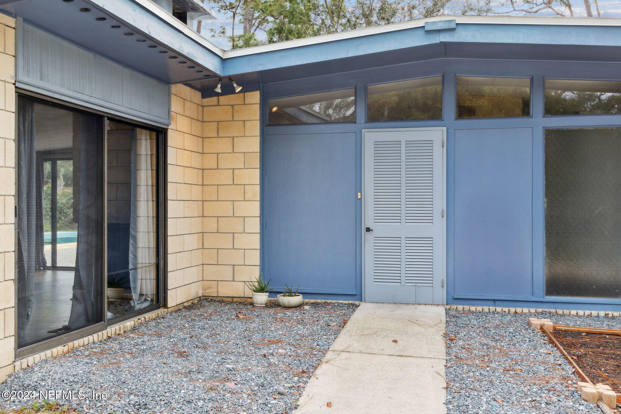 2770 Scott Circle Jacksonville, FL 32223 - Photo 3 of 33 a front view of a house