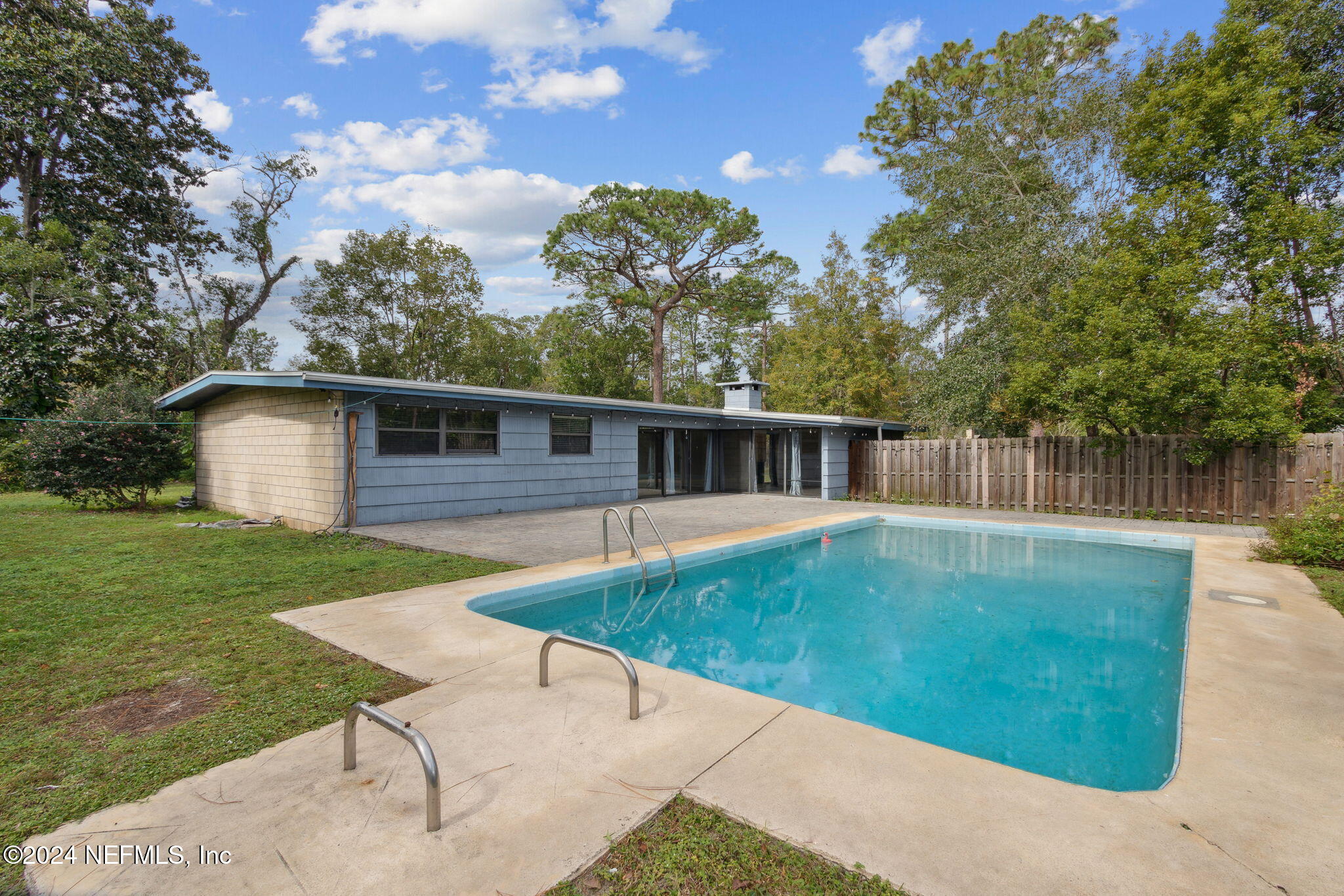 2770 Scott Circle Jacksonville, FL 32223 - Photo 5 of 33 a view of a backyard with a garden