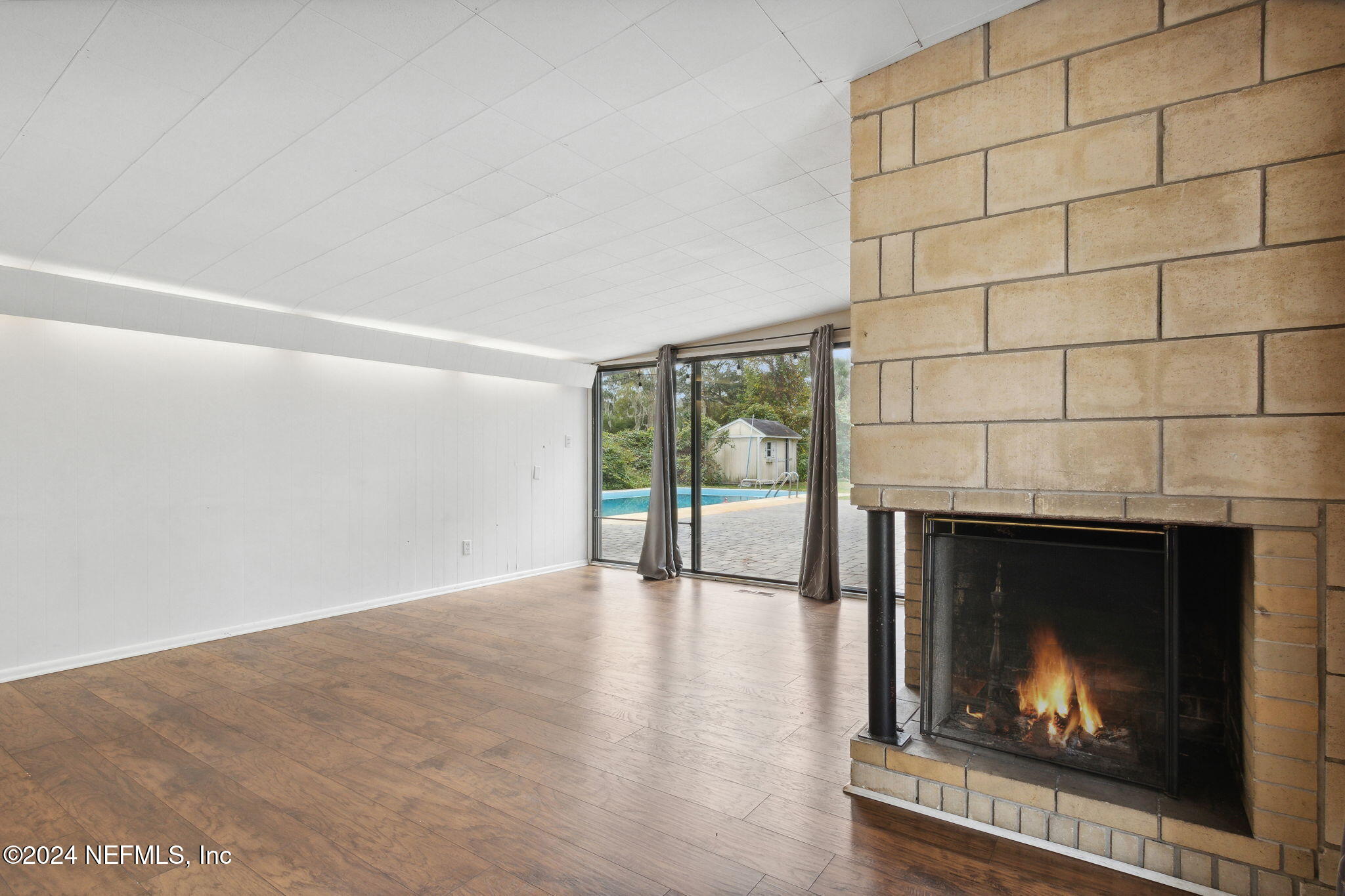 2770 Scott Circle Jacksonville, FL 32223 - Photo 9 of 33 a living room with a fireplace