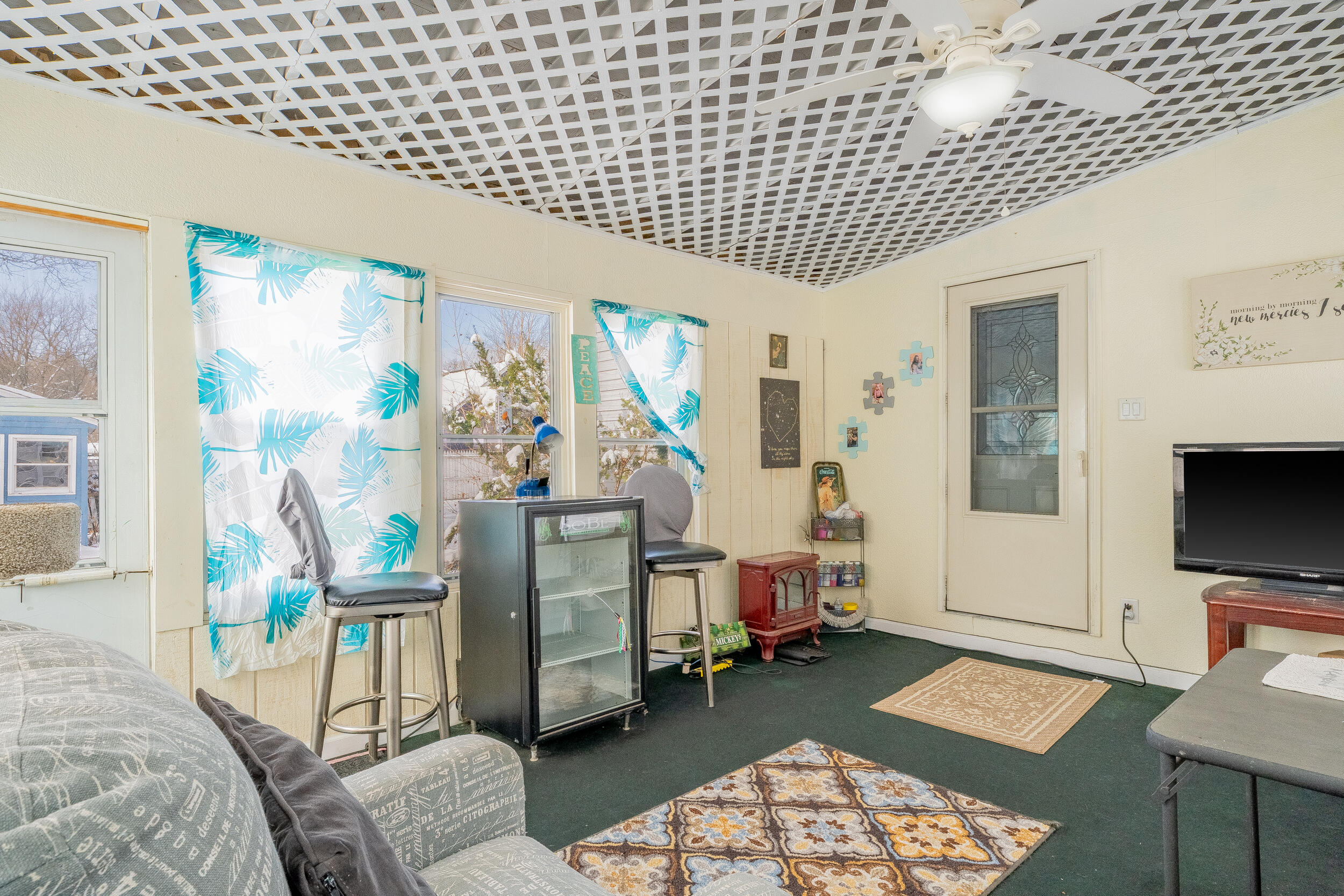 2321 Crest Road Gary, IN 46408 - Photo 17 of 22 a living room with furniture
