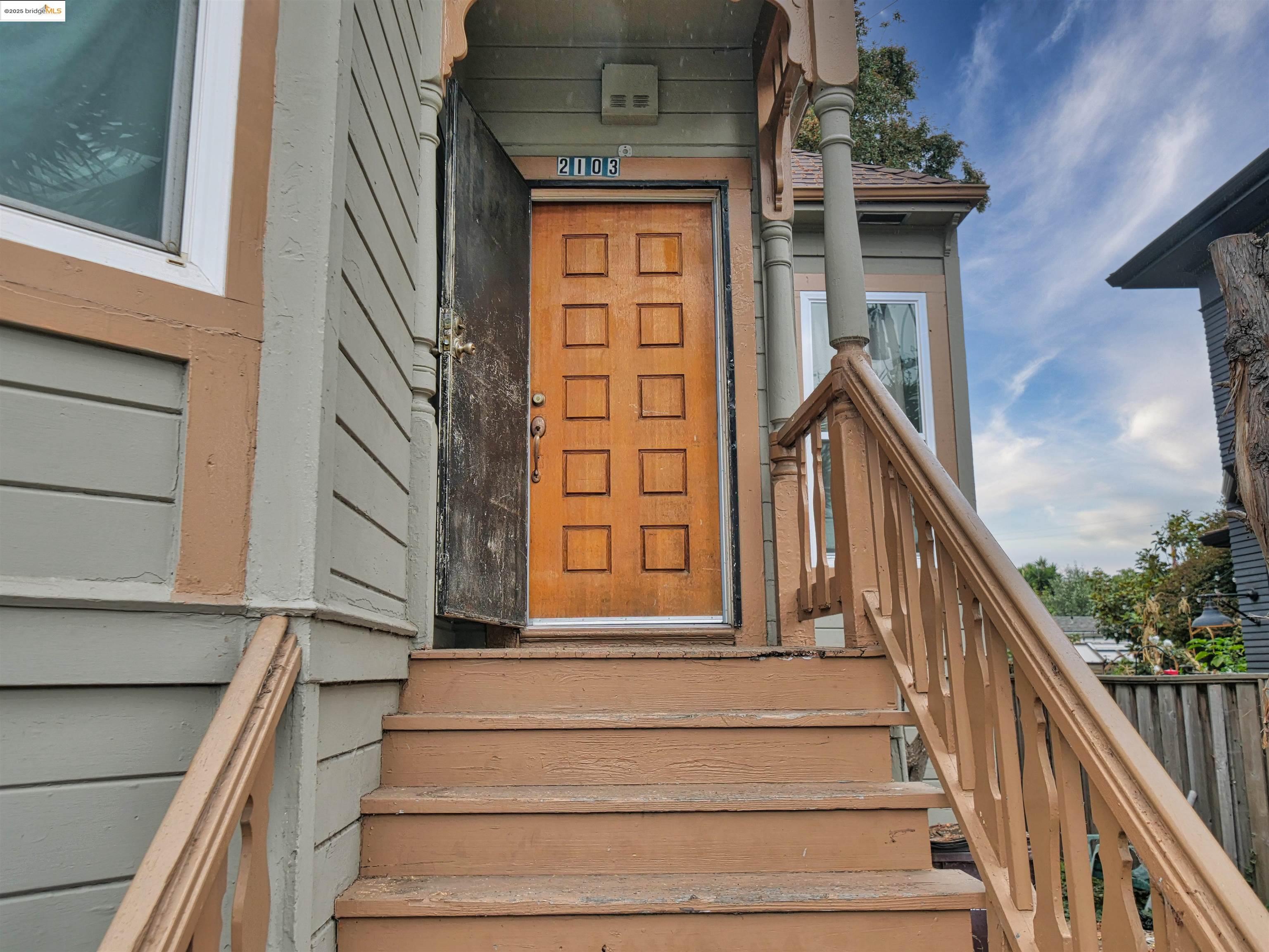 2103 Myrtle Street Oakland, CA 94607 - Photo 4 of 21 a view of entryway with a front door