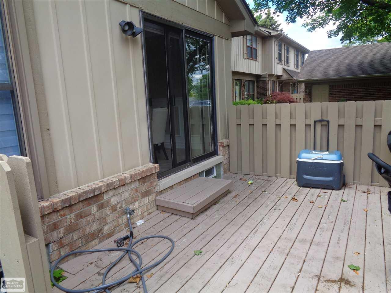 909 Lafayette Court Rochester, MI 48307 - Photo 4 of 44 50046290-3.JPG