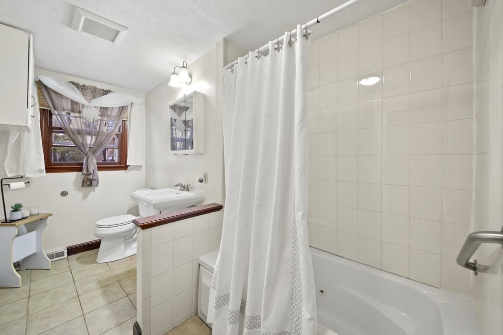 9 Gloversbrook Road Randolph, MA 02368 - Photo 19 of 38 Gallery Image 19