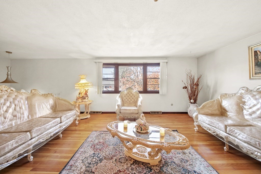 9 Gloversbrook Road Randolph, MA 02368 - Photo 4 of 38 Gallery Image 4